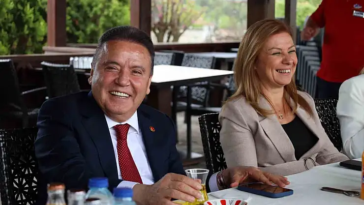 Antalya BB Başkanı Muhittin Böcek başkanlığında, Safranbolu'da Cittaslow Ulusal Ağ toplantısı gerçekleştirildi