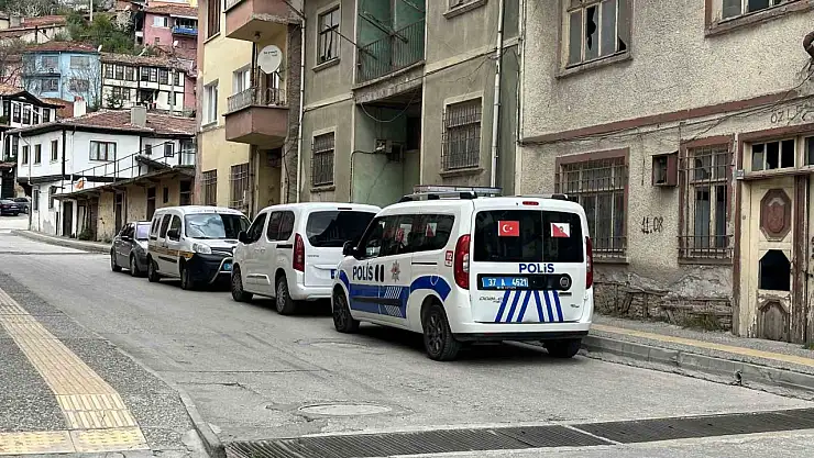 Aracında silahla vurulmuş halde bulundu
