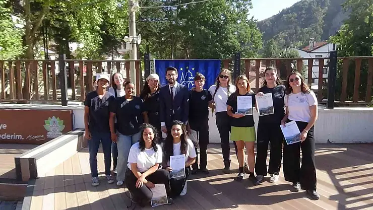 Avrupa Miras Gönüllüleri Mudurnu'da ilk projelerini tamamladı: Gönüllülere plaket verildi