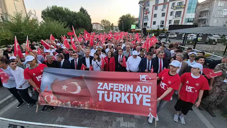 Bartın'da polisler, şehitlerin fotoğrafları ile yürüdü