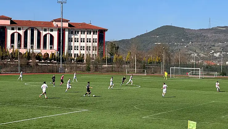 Bartınspor 1 puanı 90+4'te kurtardı