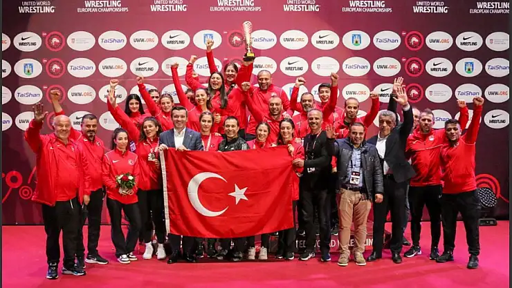 BARÜ güreşçiler Türkiye'nin gururu oldu