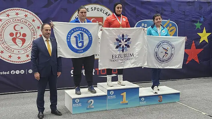 BARÜ'lü öğrenciden gümüş madalya