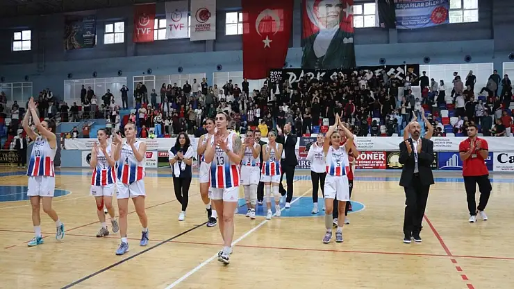 Basket sahasında meme kanserine dikkat çekildi