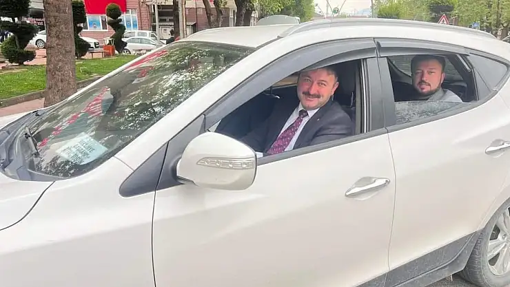 Belediye başkanı makam aracı yerine şahsi aracını kullanıyor