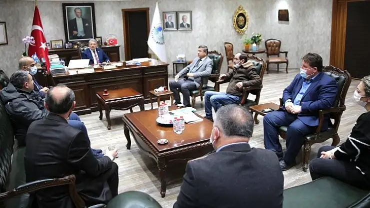 Belediye ekipleri kar mesaisinde