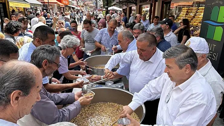 Belediyeden aşure ikramı
