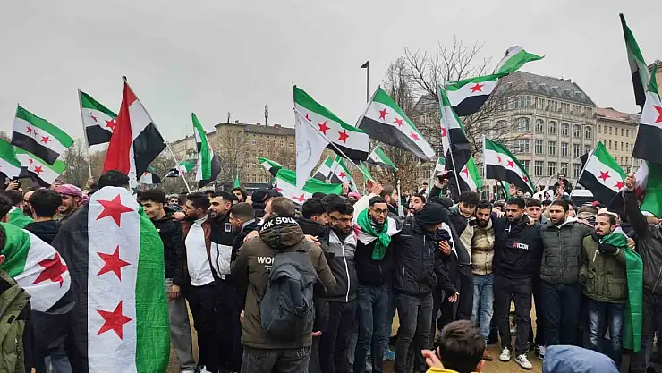 Berlin'de Esad rejiminin devrilmesi kutlandı