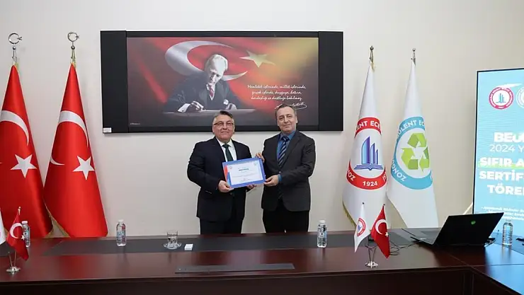 BEUN'da Sıfır Atık kapsamında en başarılı birimlere bayrak ve sertifika ödülü