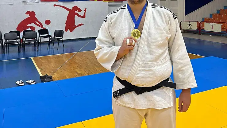 BEUN Spor Bilimleri Fakültesi Öğrencisi Hıdır'dan balkan şampiyonluğu