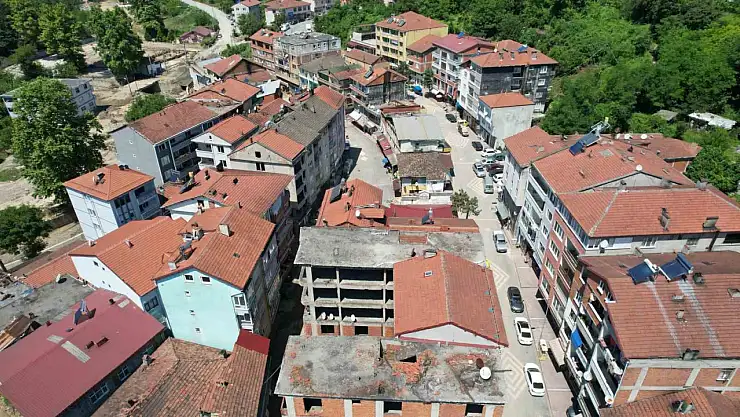 Beycuma'da AFAD gönüllülerinin yardımı ile selin izleri siliniyor