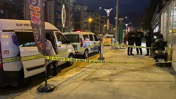 Bıçakla kendine zarar veren şahıs hastaneye kaldırıldı