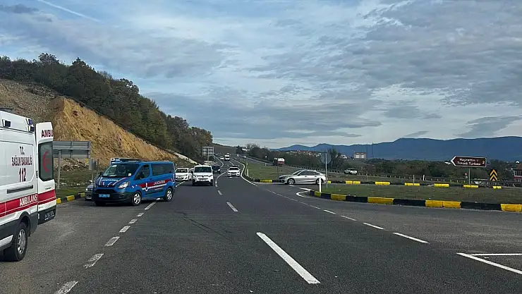 Bolu D-100'de iki araç çarpıştı: 5 yaralı