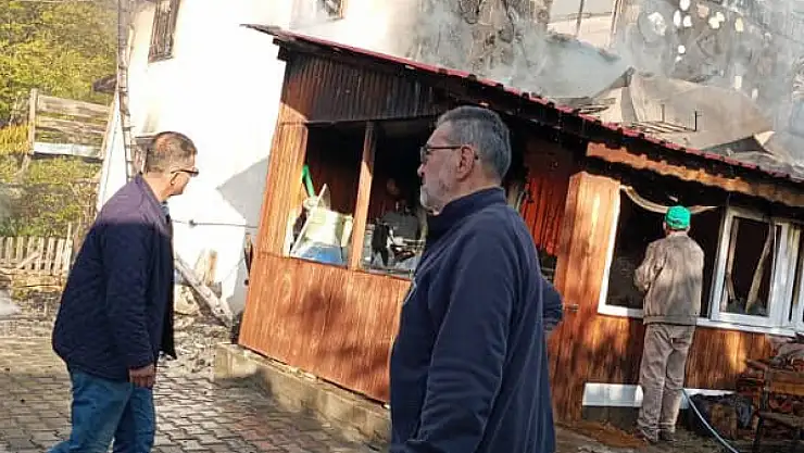 Bolu'da 2 katlı ev küle döndü