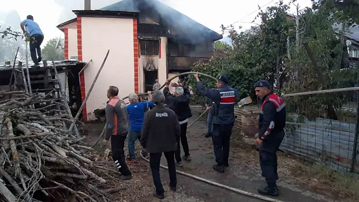 Ahşap evde çıkan yangında yaşlı çift hayatını kaybetti