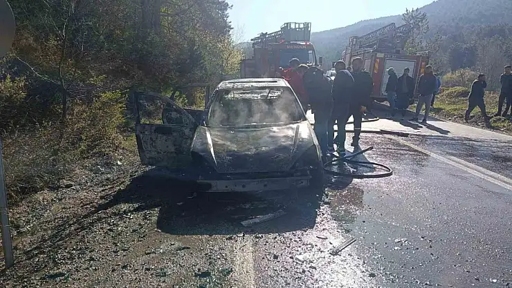 Bolu'da alev alan otomobil küle döndü