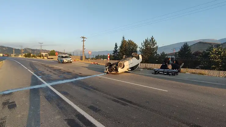 Bolu'da kontrolden çıkan otomobil tepetaklak oldu: 1 yaralı