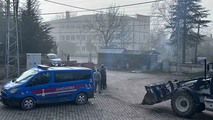 Bolu'da köylüler ağır tonajlı araçlara karşı ayaklandı: Köyün giriş çıkışında lastik yaktılar