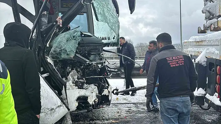 Bolu Dağı geçişinde zincirleme kaza: 10 yaralı