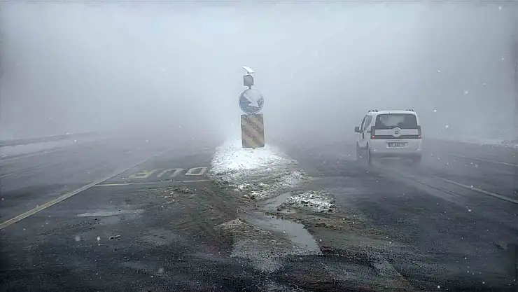 Bolu Dağı'nda hafif kar ve sis etkili oluyor