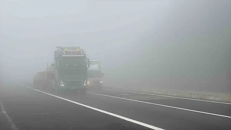 Bolu Dağı sisle kaplandı, görüş mesafesi 20 metreye düştü