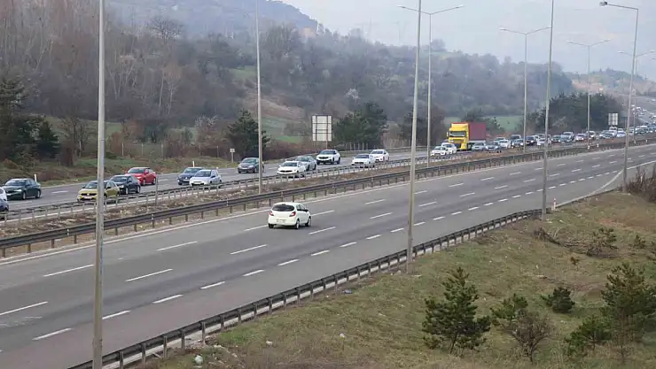 Bolu geçişinde bayram trafiği sürüyor