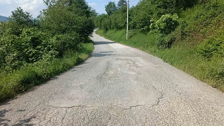Bozuk yollarda yama çalışmaları sürüyor