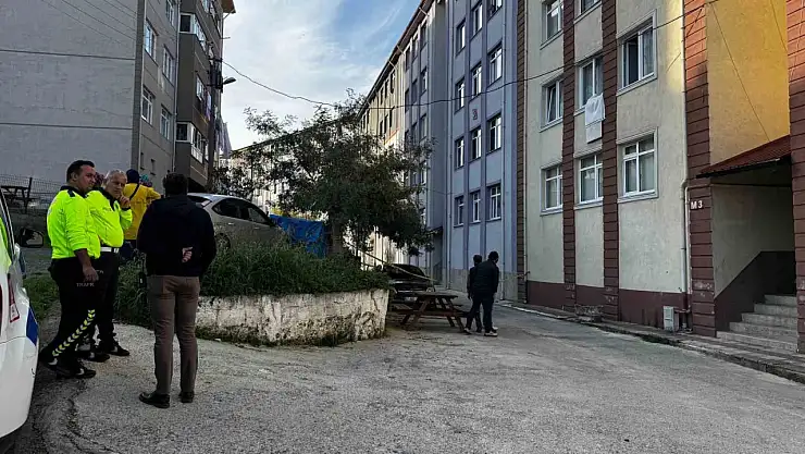 Bunalıma giren genç beşinci kattan atladı