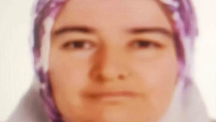 Cam silerken 4'üncü kattan düşen kadın hayatını kaybetti