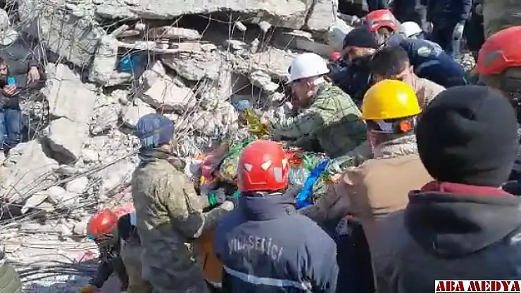 Canik ekibi 129 saat sonunca enkazdan çocuk kurtardı