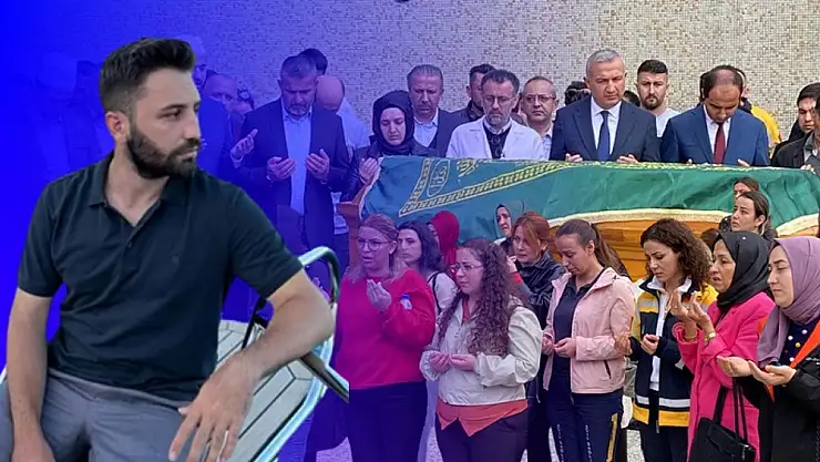 Cenaze aracına ambulanslarla eşlik ettiler