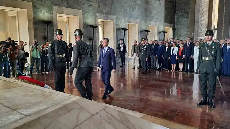 CHP 101'inci yılında Anıtkabir'de
