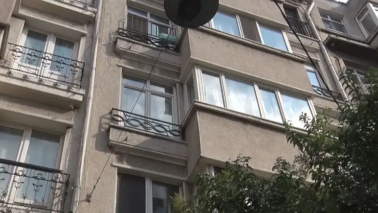 Meyve bıçağıyla kardeşinin boğazını kesti