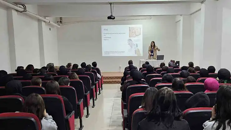 Çocuk gelişimi öğrencilerine aşı takvimi anlatıldı