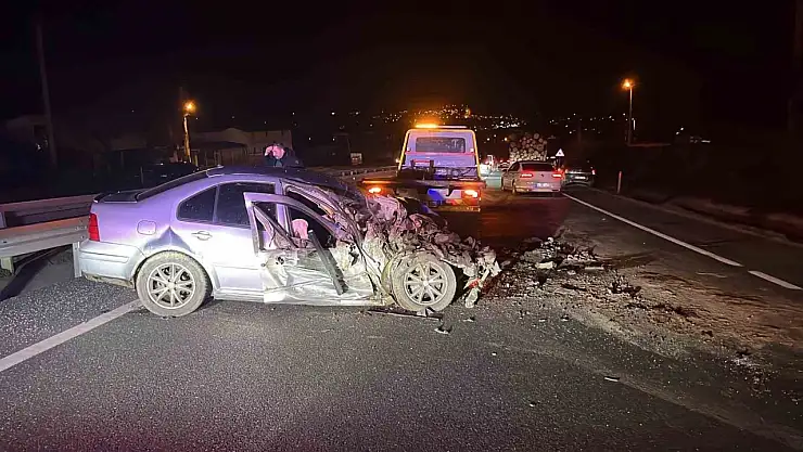 D100'de kamyona çarpan otomobilin sürücüsü yaralandı