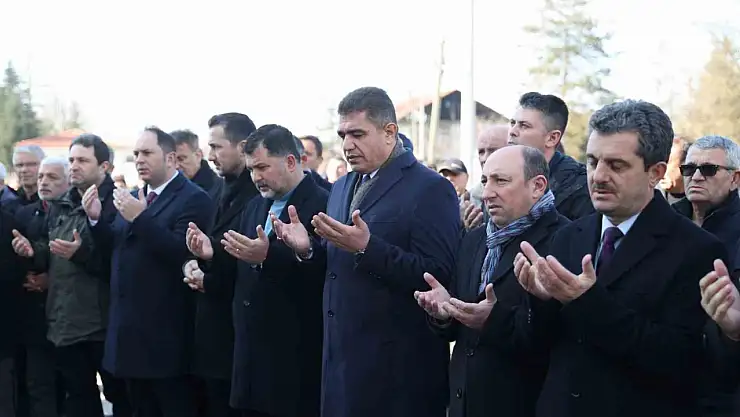 Deprem sonrası yıkılan cami ibadete açıldı