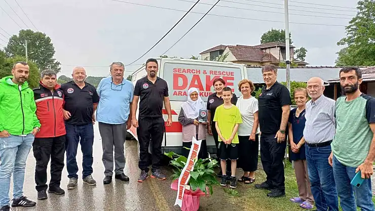 Depremi yaşayan Hidayet teyzeden örnek bağış