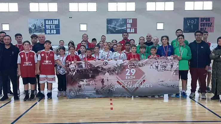 Devrekli öğrenci Badminton'da ikinci oldu