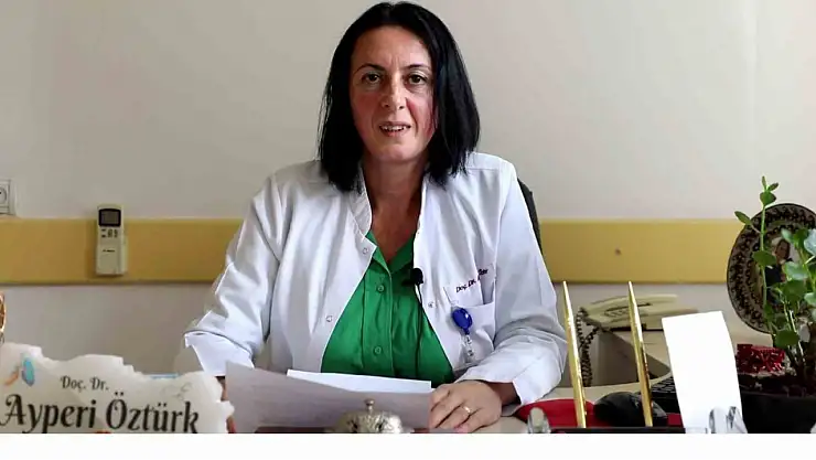 Doç. Dr. Ayperi Öztürk: 'Zatürre tedavi edilebilir bir hastalıktır'