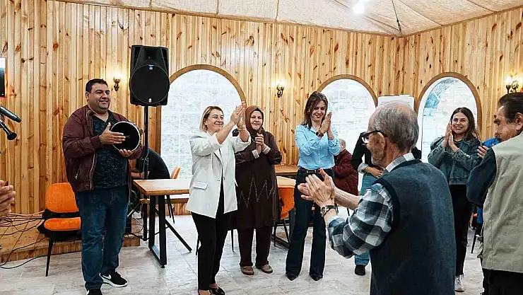 Dünya yaşlılar gününde 'yaşımız hep 18' etkinliği