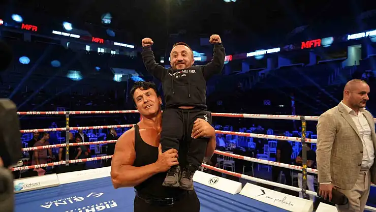 Dünyaca ünlü kick boks sporcuları, Sinan Erdem Spor Salonu'nda ringe çıktı