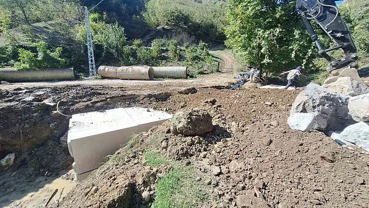 Düzce'de dere yatakları kutu menfezlerle güvenli hale getiriliyor