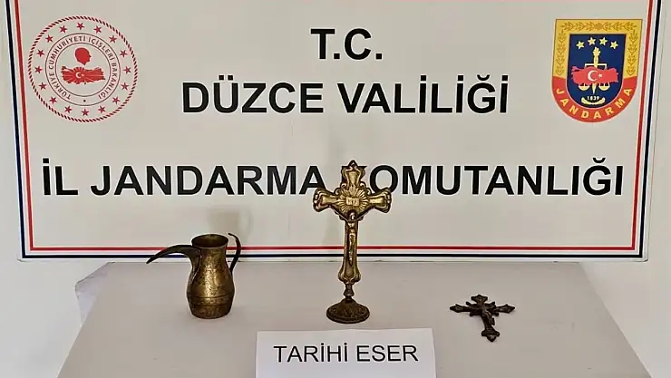 Düzce'de kaçakçılara göz açtırılmıyor: Çok sayıda makaron, tütün ve tarihi eser ele geçirildi