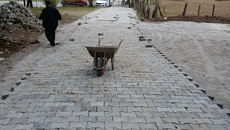 Düzce'de köy iç yollarda kış öncesi son çalışmalar yapılıyor