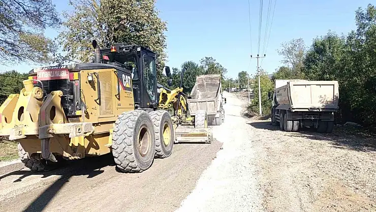 Düzce'de köy yollarında asfaltlama devam ediyor