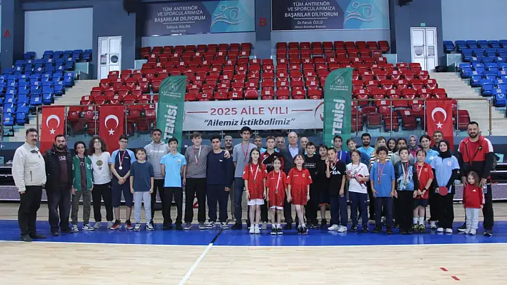 Düzce'de Masa tenisi turnuvasının şampiyonları belli oldu