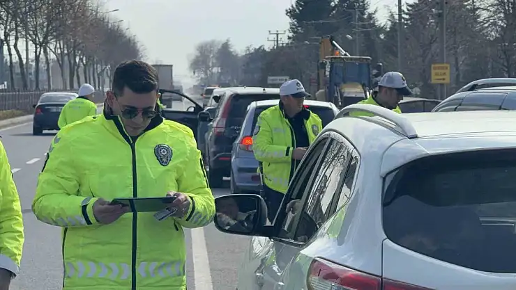 Düzce'de polis ekiplerinden şok denetim