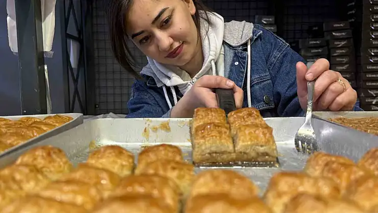 Düzce'de tatlıcıların bayram telaşı başladı