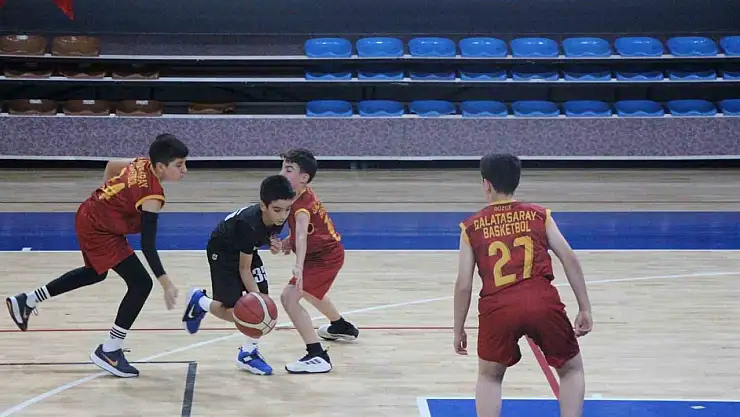 Düzce'de U-14 erkekler basketbol yerel lig heyecanı başladı