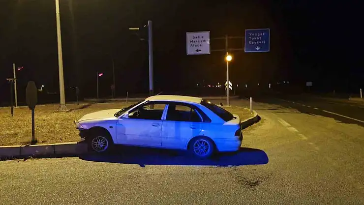 Ehliyetsiz sürücü kaza yaptı: 37 bin lira ceza